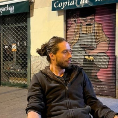 Relatos de viaje en bicicleta, bicho cruza asfalto (¿o asfalto cruza bosque?)